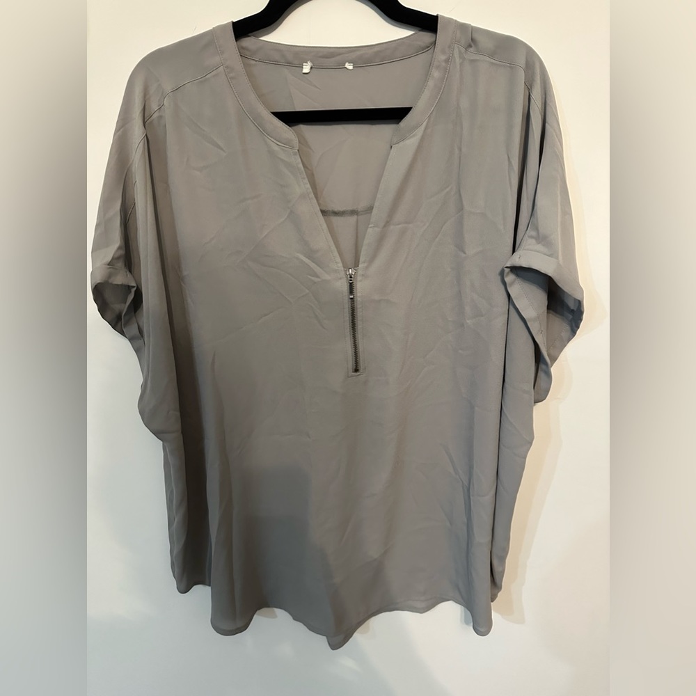 Women’s plus size Maurice’s gray short sleeve blouse size 2x